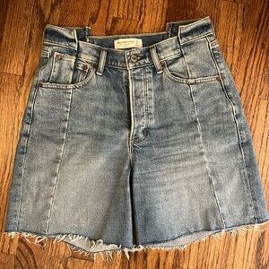 Abercrombie and Fitch-curve love size 4;Dad short high-rise.